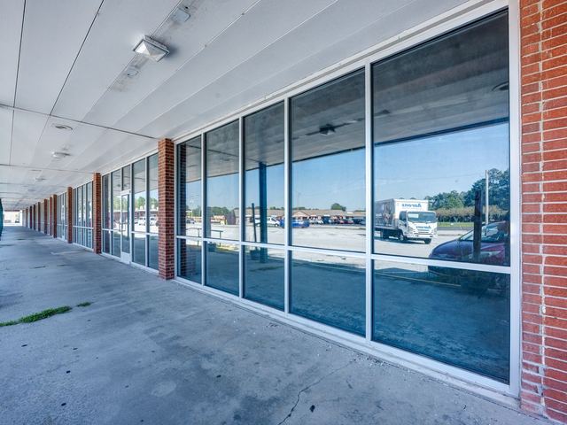 Tatum Drive Storefronts